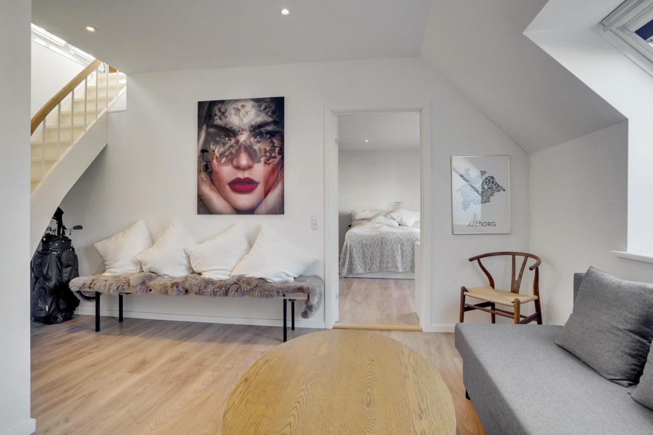 Bath Tub Penthouse In The City 奥尔堡 外观 照片